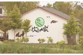 捐赠农资助春耕 精准帮扶暖人心图片