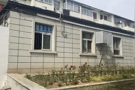 郑州67岁老人开3元理发店30多年：人多时排到屋外，慢慢成陪伴图片