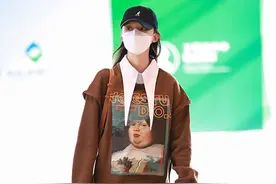 明显不在状态！林允帽子口罩遮面难掩疲惫感，身材莫名抢镜了图片