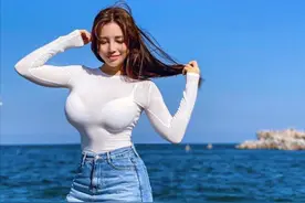 什么叫凹凸有致？看她身材就知道，紧致身材，少不了健身来塑造图片