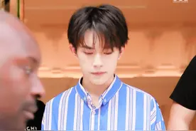 易烊千玺的穿搭风格，尽显贵公子气质！图片