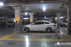 地库棚顶“淋黄雨”，宝马破相谁负责？图片