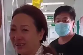 泪目！河北一女子检查出重病，80岁父亲带着积蓄连夜赶往医院图片
