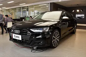 德系原装进口，顶级V8四驱豪华旗舰车，5米3加长车身，实拍奥迪S8图片