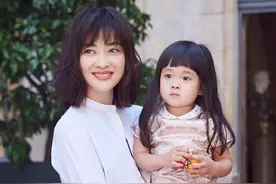 有种“熊猫眼”叫梅婷女儿，五官圆润随爹，模特界的“新宠儿”图片