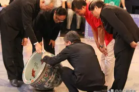 2009年，鉴宝专家刘岩以17万骗走乾隆名画，转手卖出8700万天价图片