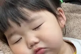 新版表情包！圆滚滚的肚腩忧郁的眼神，百万网友：这小肚子太上头了图片