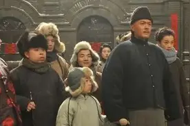《白雪乌鸦》有感：在不可预测的灾难时，隐藏于普通人的爱恨情缘图片