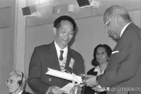 34年前的今天，联合国教科文组织向他颁发科学奖图片