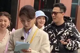 林峯妻女与周丽淇聚会合影，网友大赞周丽淇更美，张馨月霸气回怼图片