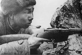 “狙神”张桃芳：敌军怕得上厕所都得“想辙”，逼得找狙击手对抗图片