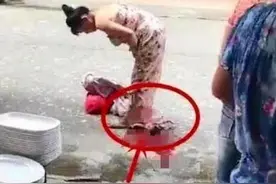 孕妇买菜途中当街生娃，生完抱娃拎菜潇洒走人，路人：我没眼花吧图片