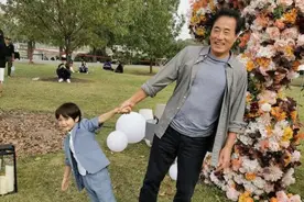 《三十而已》：一个极品老爸，他才是女儿人生最大的底气图片