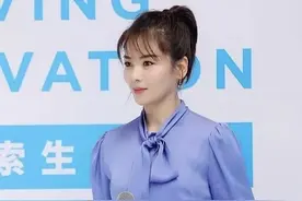 刘涛终于换新发型了，微卷短发再绑个小啾啾，41岁也能嫩回23岁图片