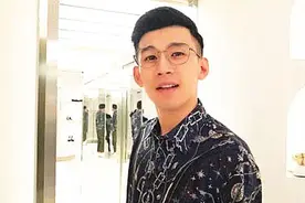 昔日的网红一哥MC天佑，被封杀2年后近况曝光，看到他的工作酸了图片