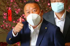 曾志伟又出招！力邀马浚伟返TVB掌管训练班，网民质疑不够资格图片