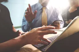 为什么很多人辞职后会删除公司好友？不是目光短浅，而是被逼无奈图片