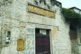 把碗摆膝盖上的哑巴，母亲兄妹都先后病逝，村民说，哑巴命真硬图片