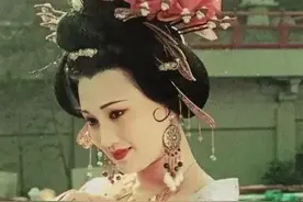 杨玉环给安禄山洗澡，唐玄宗：贵妃在替朕慰劳将士，最终干儿叛变图片