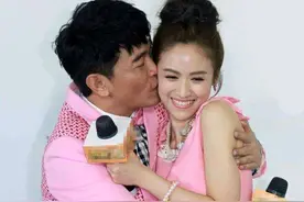 “希望女儿40岁再嫁人”吴宗宪当众亲吻28岁女儿，网友热评炸锅了图片