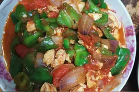 今日餐 青椒 番茄 洋葱 鸡蛋一块炒，味道不错图片