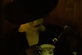 戚薇深夜发文庆生，6个穿搭示范解锁时髦搭配，教你做精致酷女孩图片