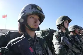 西藏女兵巡逻边境线：“我站立的地方是中国！我们就是祖国的界碑！”图片