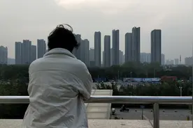 花上万元“整脸”，百万元买整形套餐，男性脸部消费成重要支出，整形医院工作人员：最小14岁，最大68岁图片