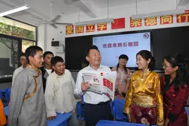 如何落实“双减”政策？虞爱华在调研中小学校时提出这些要求图片