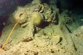 1998年，印尼海底发现神秘沉船，船上装满中国珍宝，1200年不腐图片