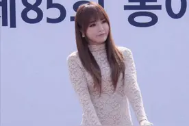 洪真英：一个尤物身材，外加甜美活泼可爱，个性十足的性感女神图片