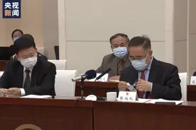 两会现场他们流下的泪水，全中国都感同身受图片