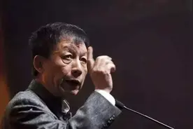 真实的易中天：前半生清贫困苦，抑郁不得志图片
