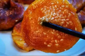 南瓜别再煮粥了，加半斤糯米粉做成南瓜饼，营养美味又好看图片