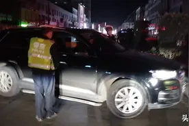 女司机酒后逞“英雄” 驾车遇到交警秒“怂”图片