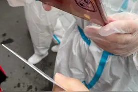 不能停下的脚步：郑州疫情下，独居女孩的“破局”与坚守图片