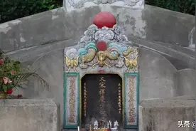 深圳一富裕区竟藏着一座皇陵，模样十分寒酸，但周围全是高楼大厦图片