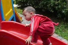 孩子游乐场的表现，一眼看出孩子将来是否有出息，教导孩子太重要图片