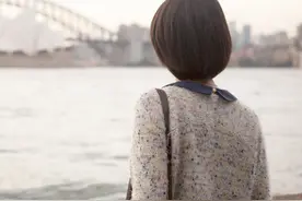 女人在婚外情里，最不能接受情人有什么举动？图片