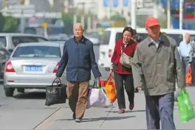 上海买菜车一出，没人用塑料袋，不拎不提不勒手，中老年赞不绝口图片