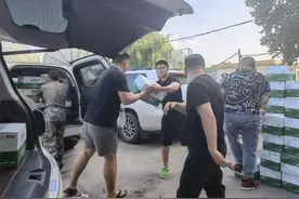 开越野车参与救援！普拉多郑州车友会队长刘大飞：不怕脚泡烂，只要受灾百姓被救出来图片