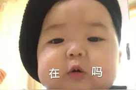 表情包：在吗小哥哥，给个微信呗图片
