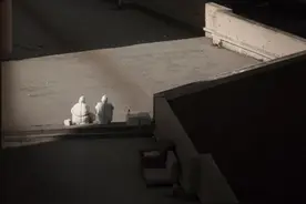 这背影，让人心疼图片