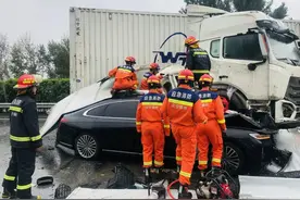 消防头盔的告白，是对祖国无时无刻的爱图片