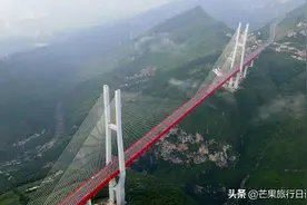 世界第一高桥北盘江大桥，近200层楼高，开车就像开飞机图片