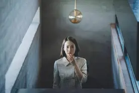 《寄生虫》：电影情节上的一些漏洞，你看出来了吗？图片
