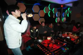 一次消费高达万元！明码标价提供“服务”，KTV的歪风该停止了图片