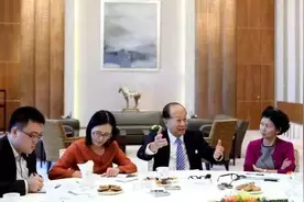 李嘉诚家庭聚餐曝光！一顿饭，看出一个家庭的教养！图片