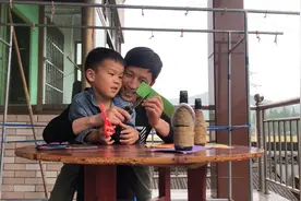 感恩母亲节，一份把爱放进手工活的花 一家人满满的幸福感图片
