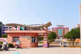 商城县观庙高中5名学生被录取为飞行员图片